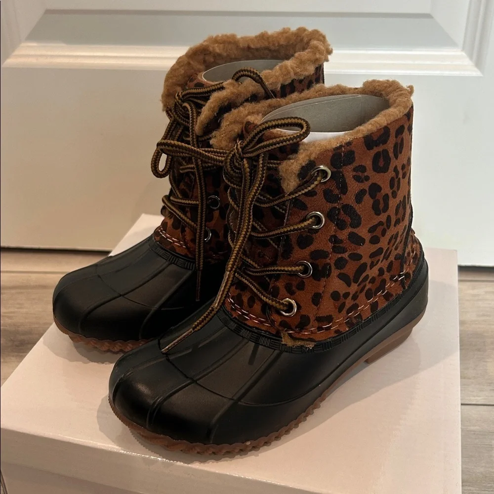 Olivia Miller Girl! Girls leopard print snow rain faux fur lined boots size 13